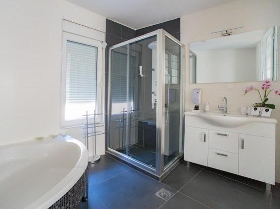 Urban Suites & Apartments Мостар Экстерьер фото